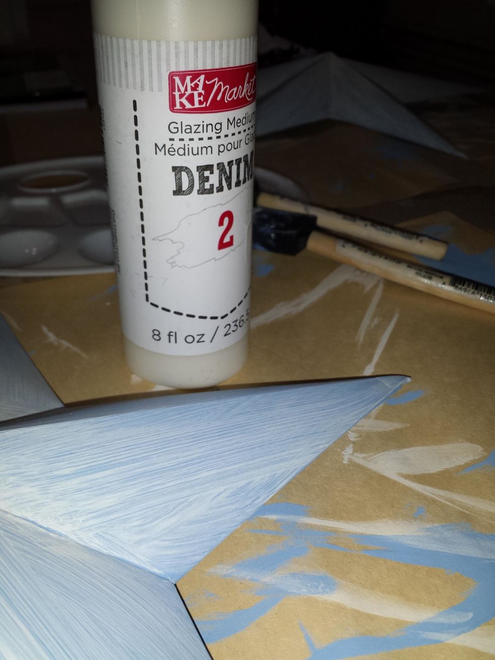 I covered with the second glazing layer to give the star some texture