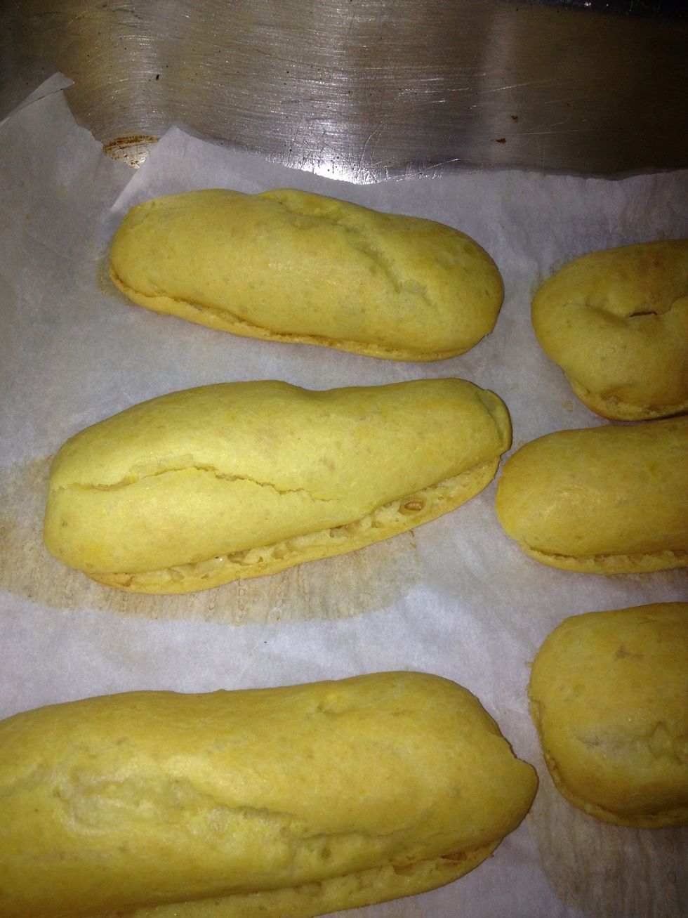 I cut it in half or you can bring the plastic bottle of the ketchup and do a hole in the eclairs then fill it and that's the best way but i cut it because i have no ketchup bottle :D