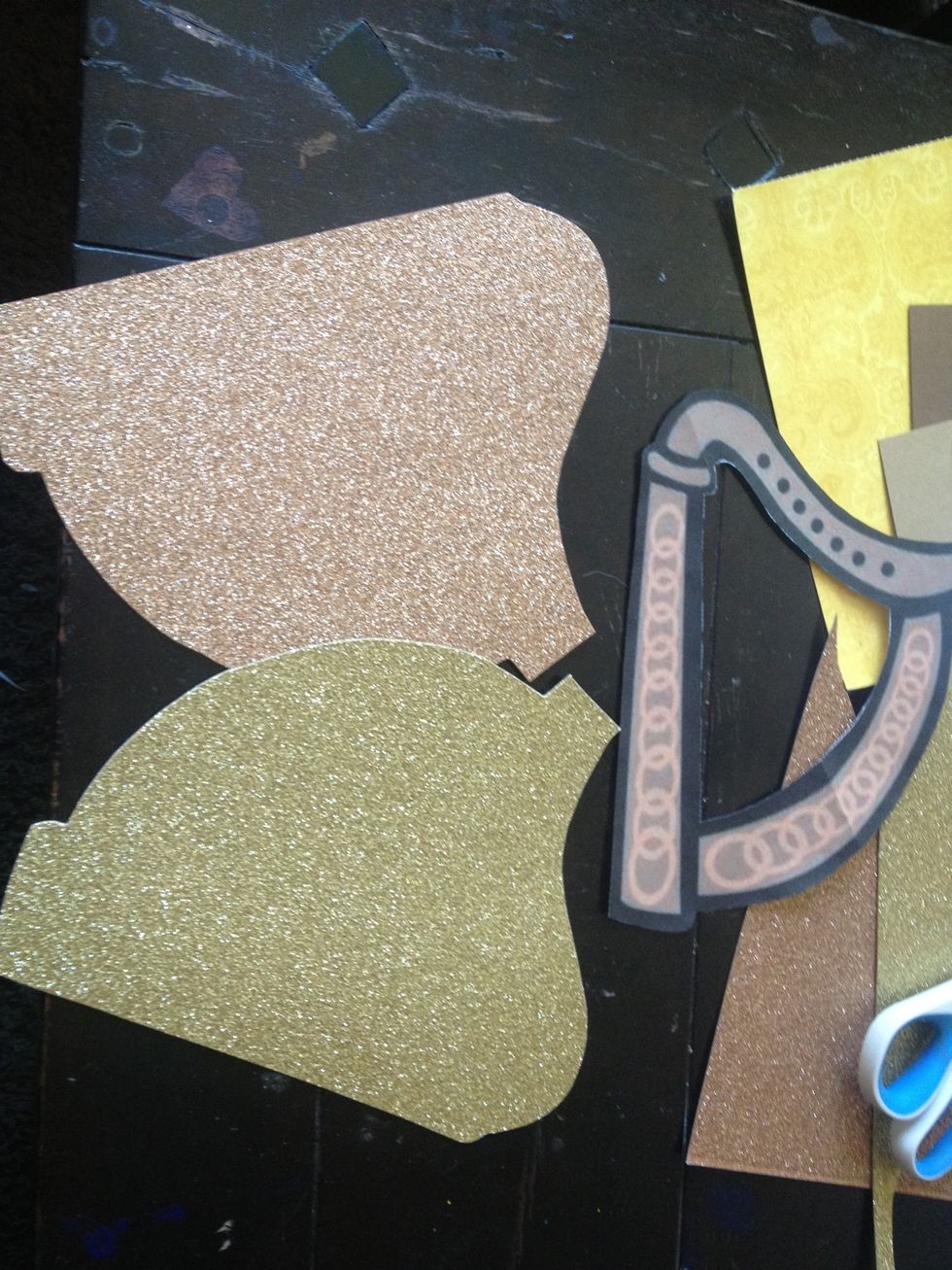 ... I cut it out backwards... and for my card this wouldn't have worked! so, luckily enough I had a coppery glitter paper that actually worked better. I saved the gold one in case I want to use it.