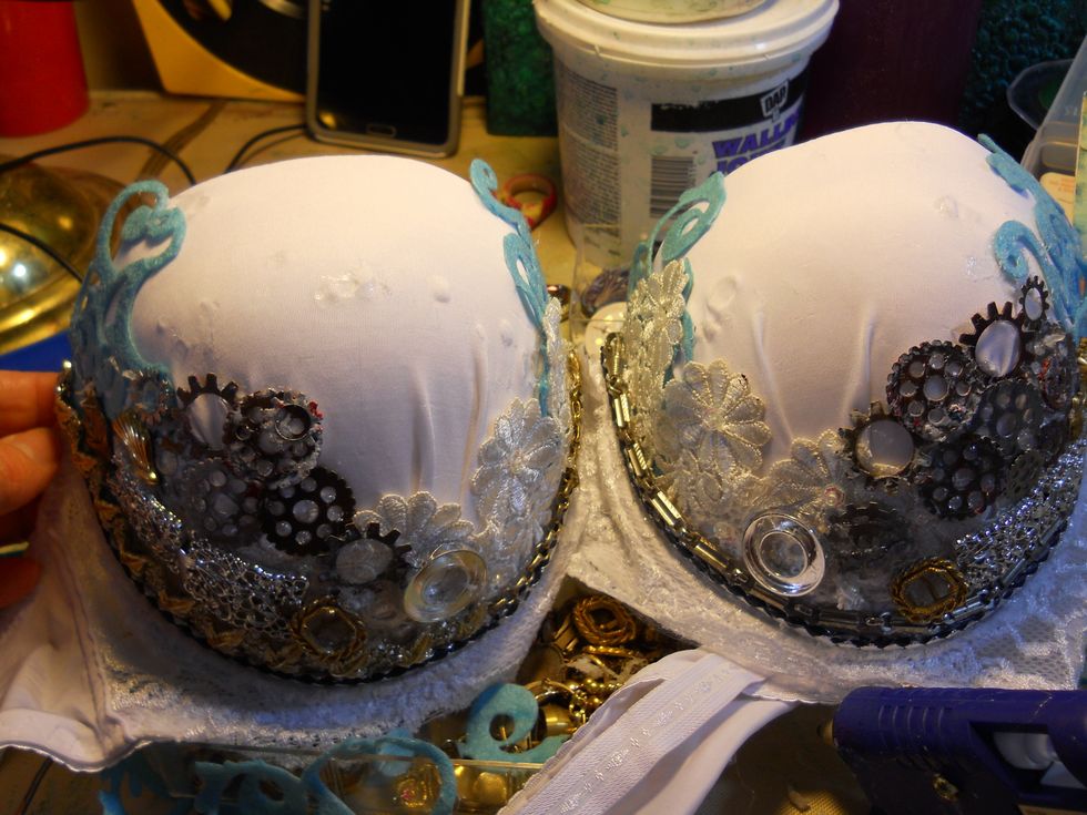 I decided that I didnt like the felt ribbon, so i cut that away except for a few curls. I then added some metal gears and findings.