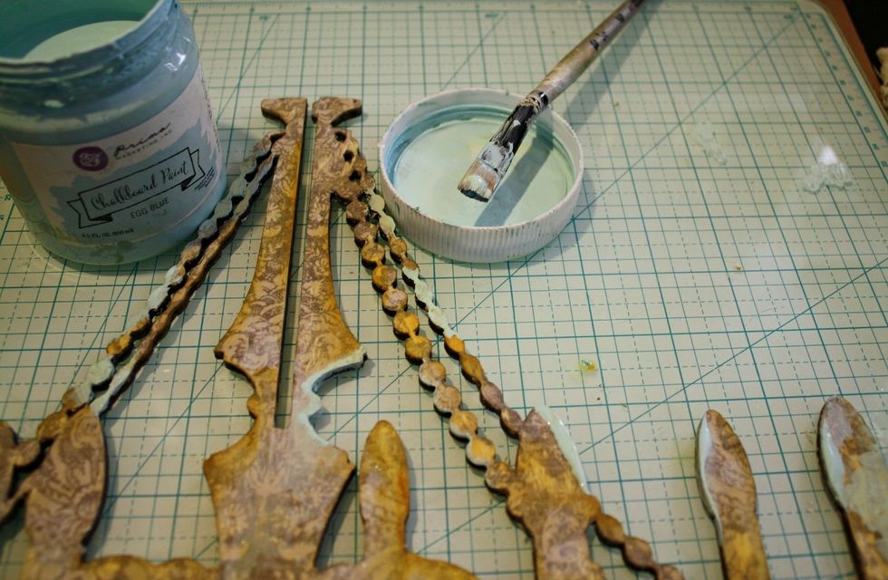 I decided to add my favorite blue to the mix with Egg Blue Chalkboard Paint. I just kept applying until I was happy with the look. :) This Prima Paint dries beautifully!