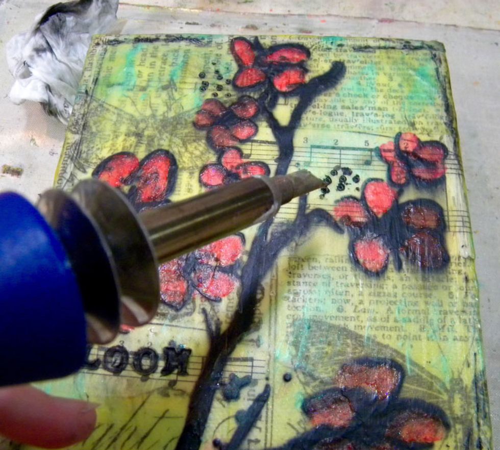 I decided to make dots with the Hot Boss randomly around the flowers.