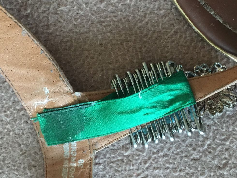 I did this to help the latches stay together and to moving downward, it does nos afecta my feet at all, it is nice and smooth in the inner side, I just glued some ribbon and that was it....