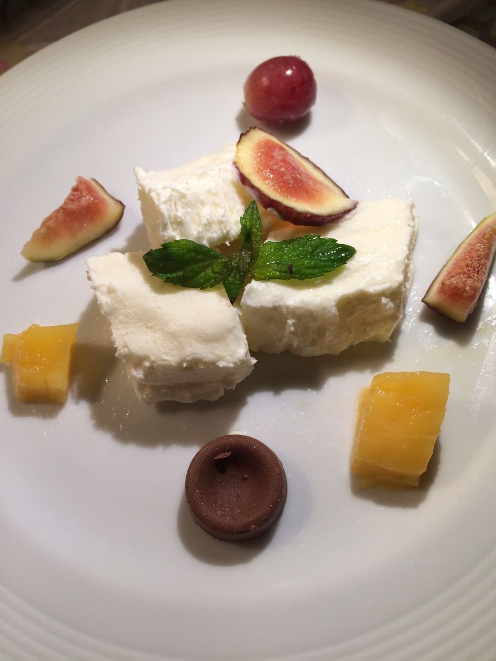 I did with chocolate button, fresh fig, mango and grapes