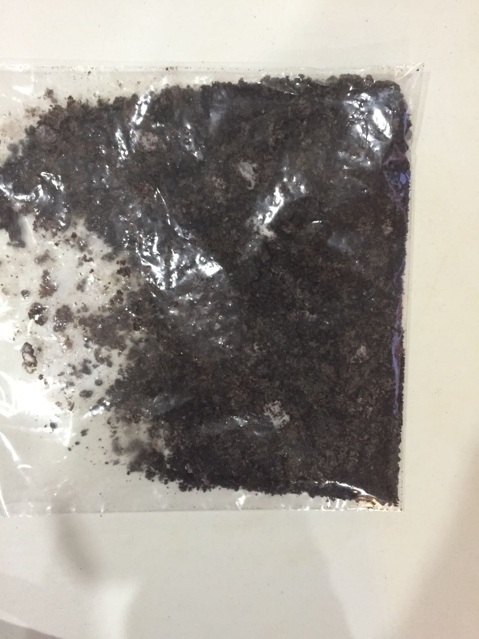 I didn't crush them too fine because I was low on time. You can choose how fine you want your Oreos ground, this will only be the base after all.