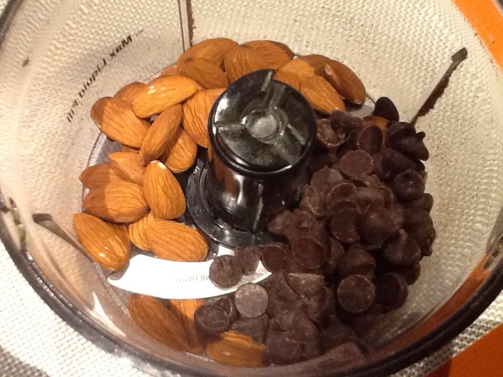 I didn't have sliced almonds, so put almonds and chocolate in the small food processor a few seconds.