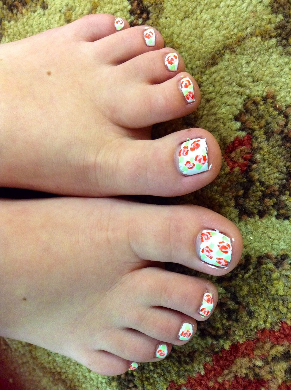 I do a lot of these designs on people's toes. I didn't do the accent on the leafs here because I didn't have a dark green. Comment any questions.\ud83c\udf38\ud83d\udc85\u2764\ufe0f