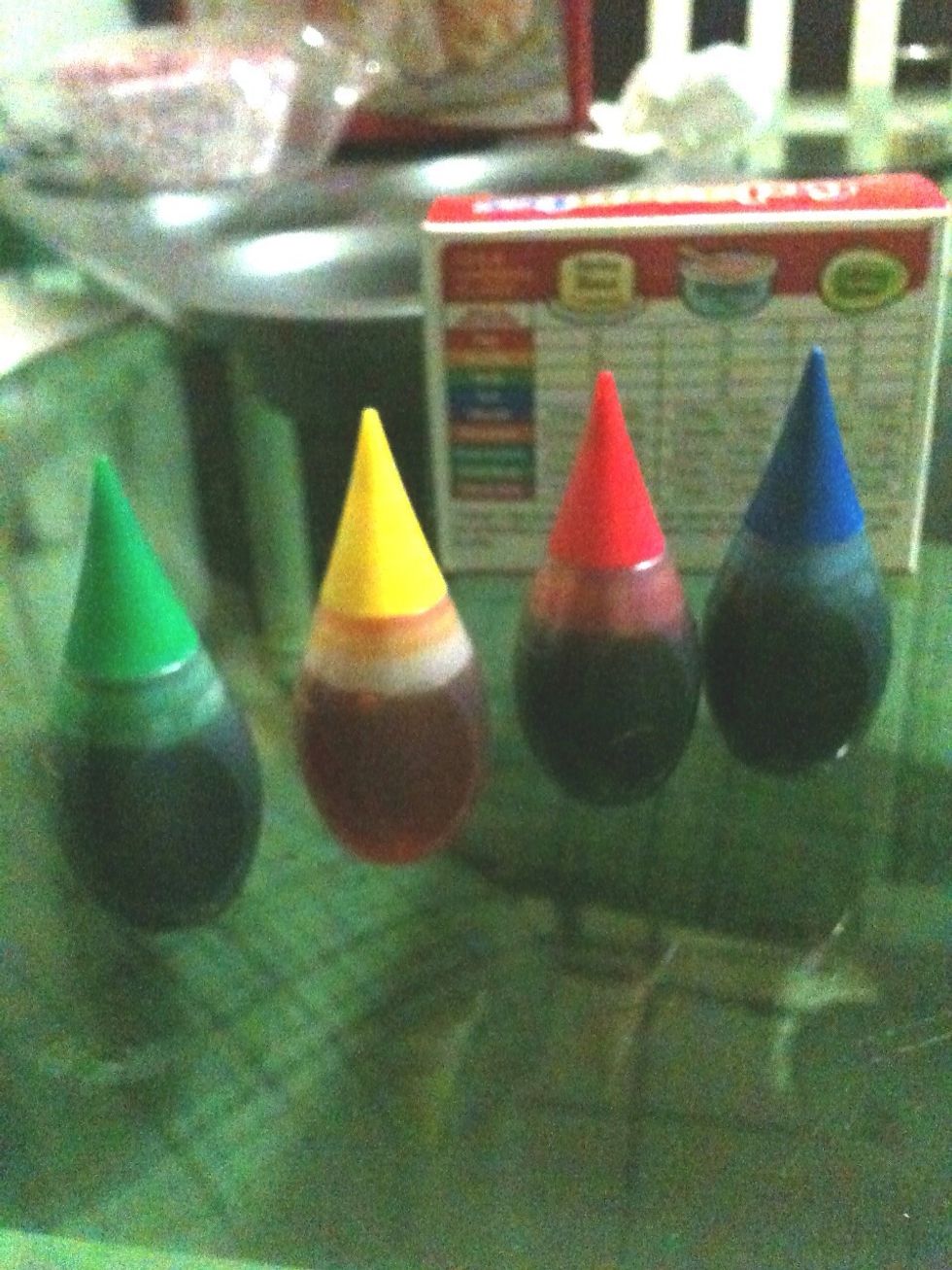 I do not use exactly the colors of the rainbow I use yellow, red, blue, green and orange. For all I started to add the colorant slowly until I like the color. And for the orange I use yellow and red.