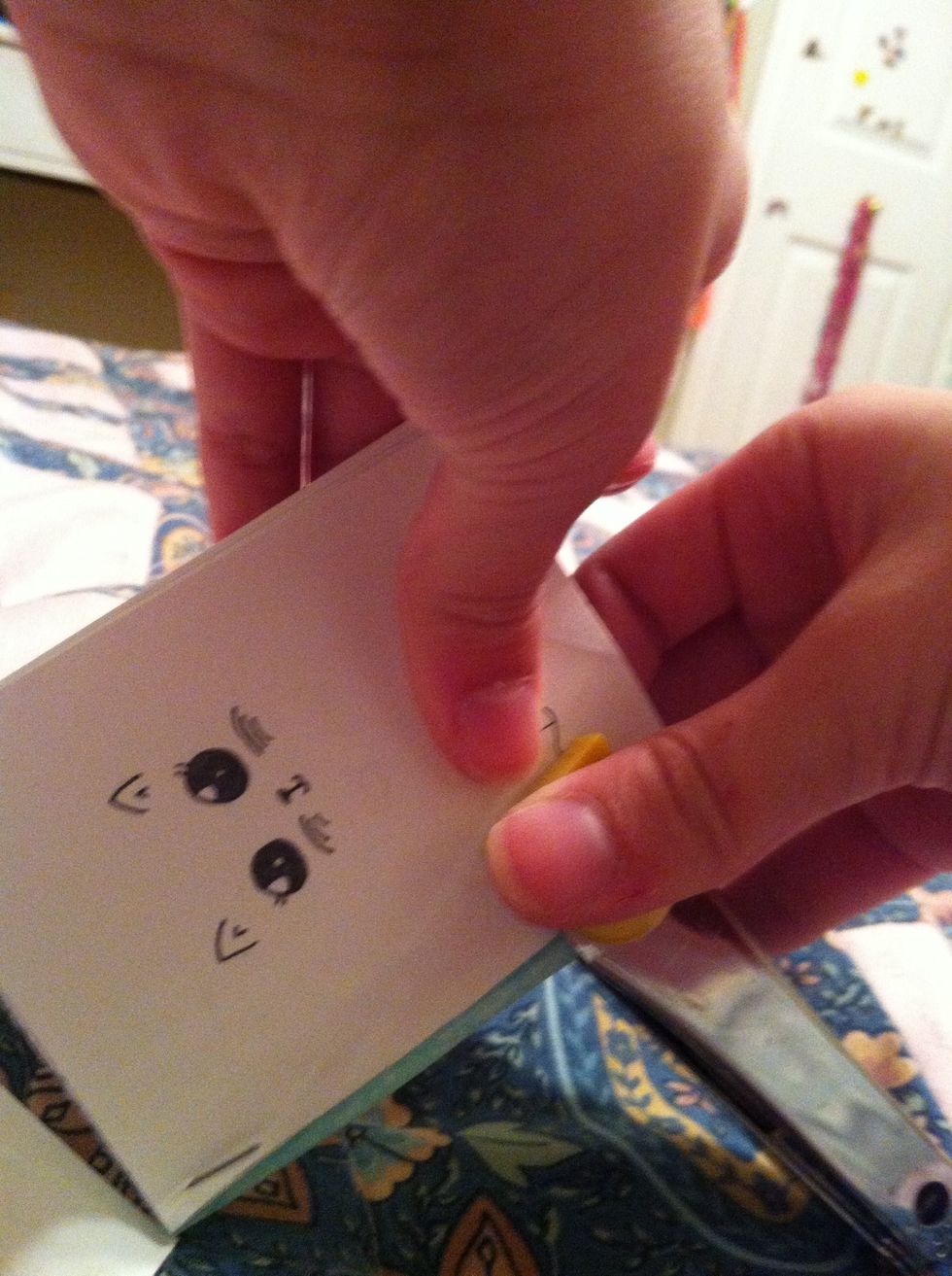 I drew a kitty face and I stamped (?? Is it the good term?? Anyways, I think you can see why I'm doing... I hope xD) the paper together! Yay!