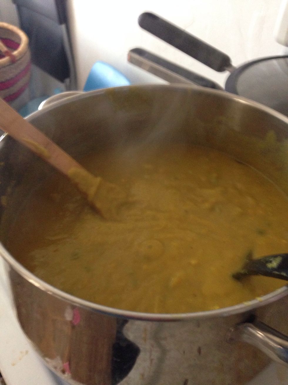 I enjoy my split pea somewhat chunky so I don't pur\u00e9e it completely. I do pur\u00e9e about 75% of the ingredients.