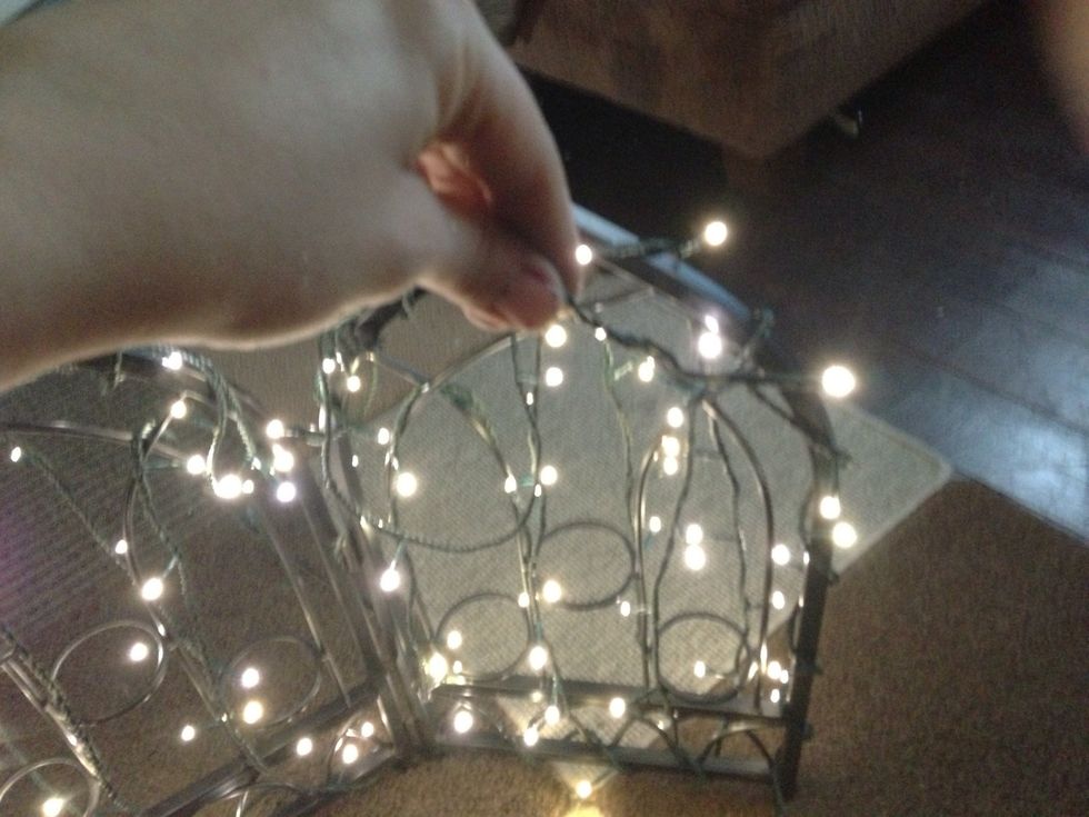 I finished the mid section and had some wire left so I just looped it back across the top and secured the end with another bit if black thread.