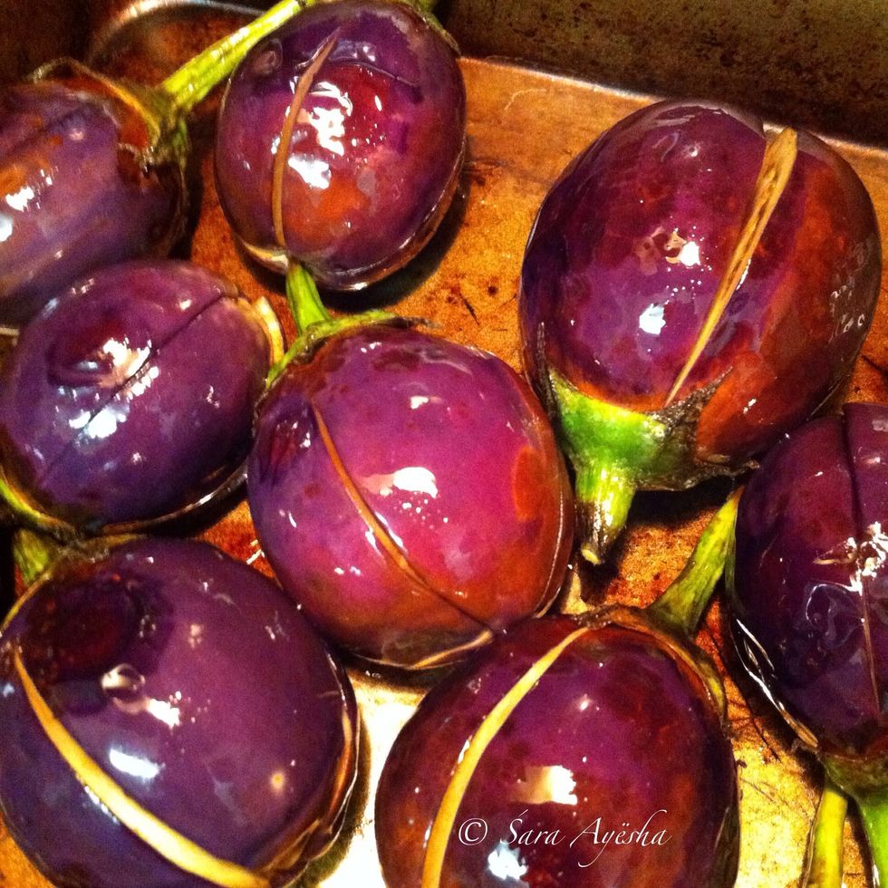 I fried the eggplants just for 30 seconds in oil to get them cooked faster as I can't stand too long waiting for them to be cooked. The eggplants will still be raw but the outer layer gives in a color