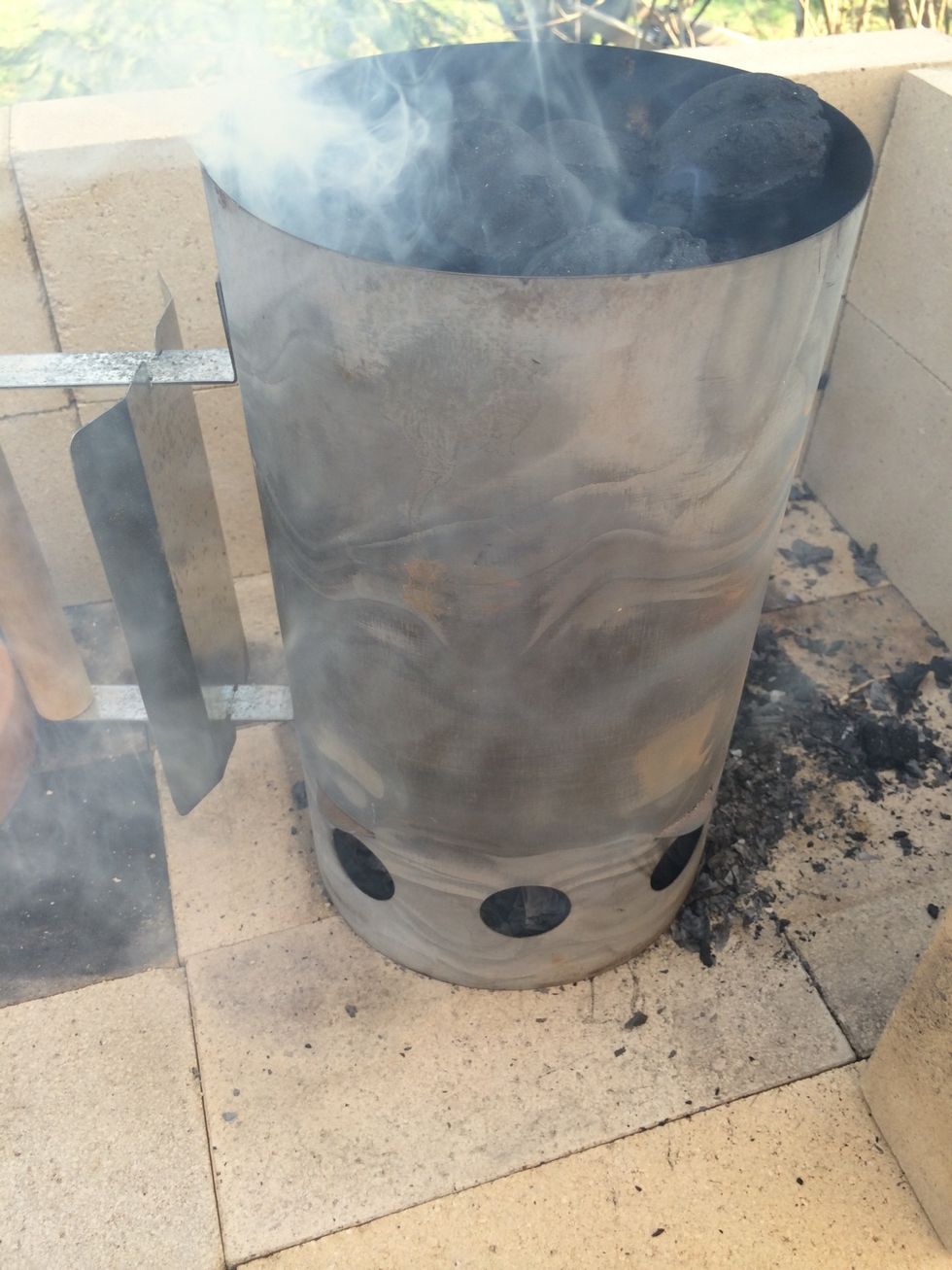 I grill using natural wood charcoal. I've prepared my chimney with charcoal and newspaper.