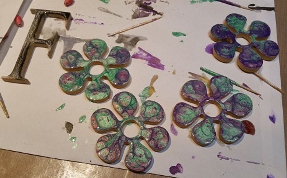 I had four of these wooden flowers. I'm thinking of creating something cute for my niece with them.