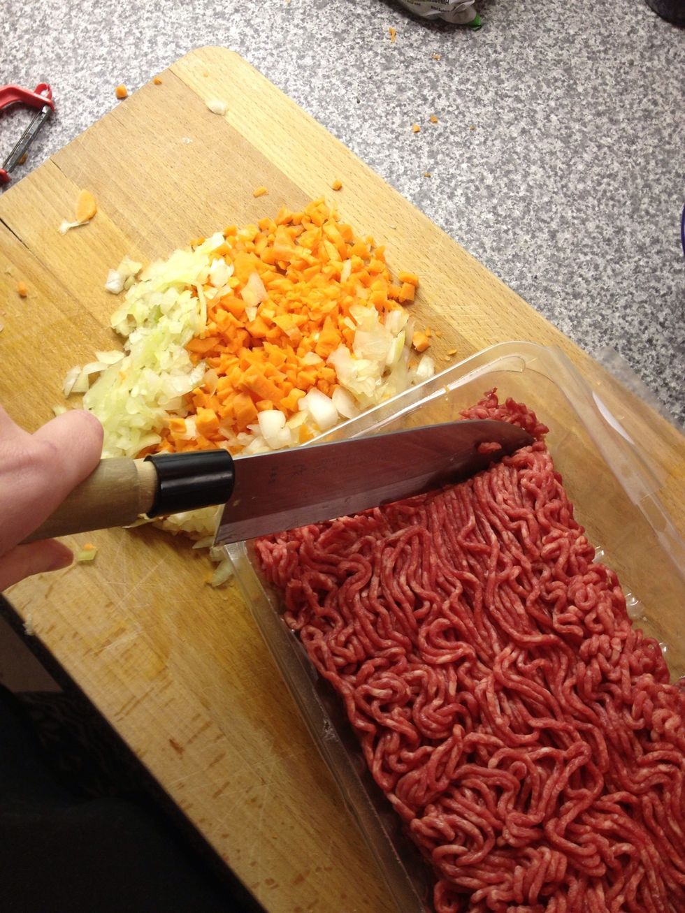 I hate lumps of mince, so I give my raw mince a couple of chop ups before cooking it! (I only used half of this portion of mince )