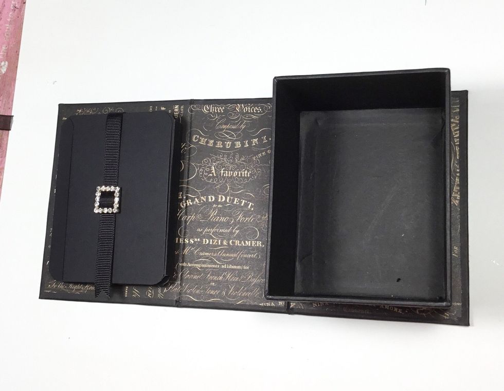 I have added a diamant\u00e9 buckle instead of just tying the ribbon in a bow.