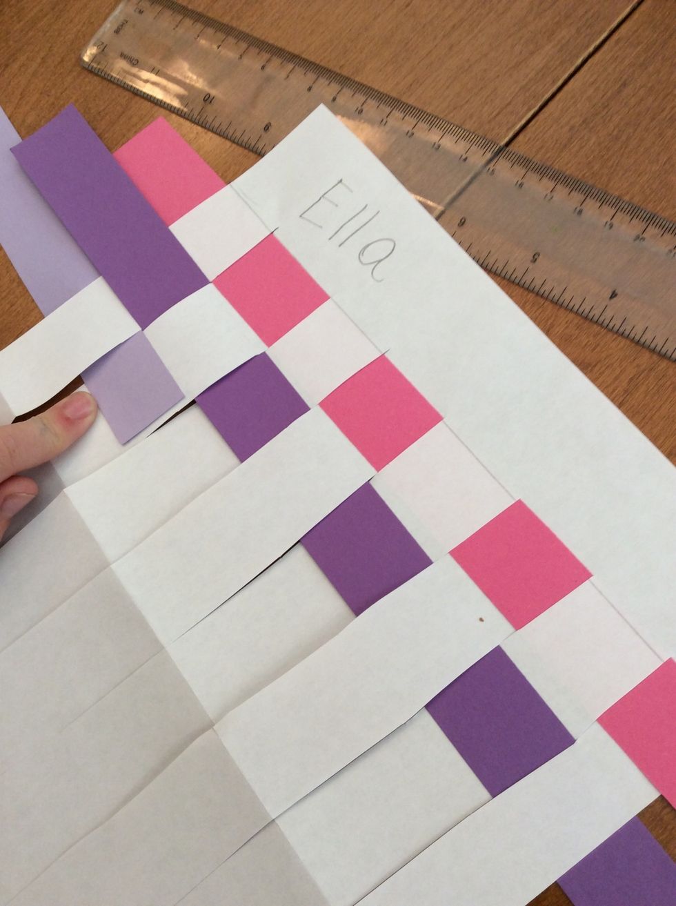 I have made an AB pattern! To keep this pattern going I will repeat the pattern from the first row by weaving a new strip first UNDER, then over.