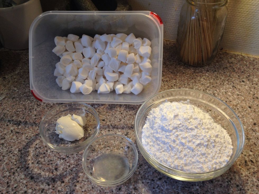 I have never worked with fondant let alone tried to make it. So after looking at different recipes I decided to make it with marshmallows. I added the lemon juice and cream cheese to go with the cake