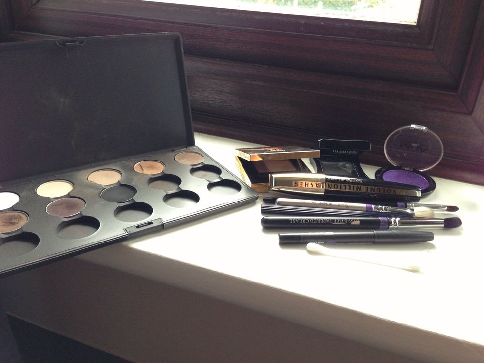 I have used Illamasqua cream eyeshadow, YSL mini palette, MUA purple shadow, MAC shadow in carbon, MAC eyeliner, assorted brushes, mascara, cotton buds dipped in Bioderma Crealine.