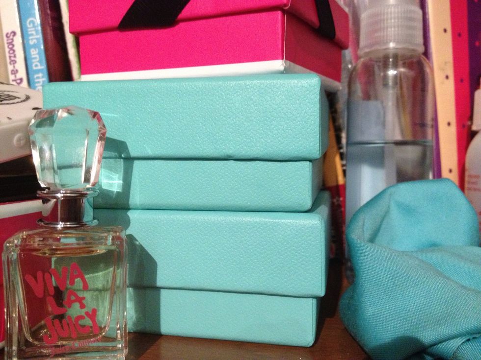 I highly recommend you keep your jewelry in the boxes and keep ALL boxes!