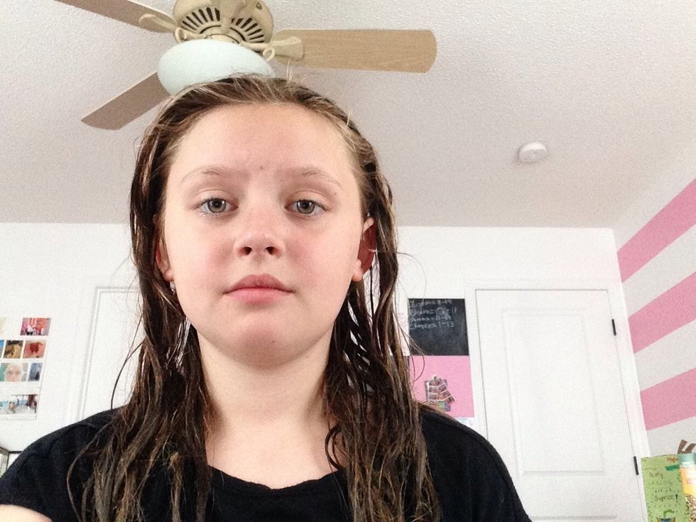 I just got out of the shower and my hair is pretty wet and messy and it takes FOREVER to dry my hair with a hair dryer since it's so thick so today I'm gonna show you how to air dry it super quick.