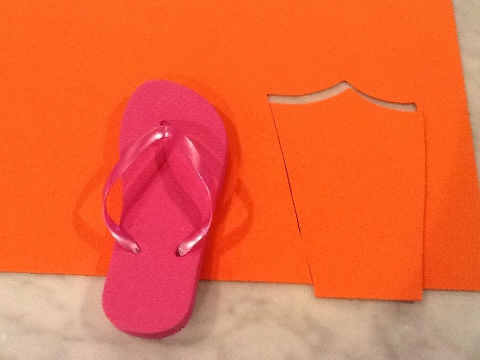 I just made duck feet by free handing on the orange foam sheet and used the flip flop as a guide.