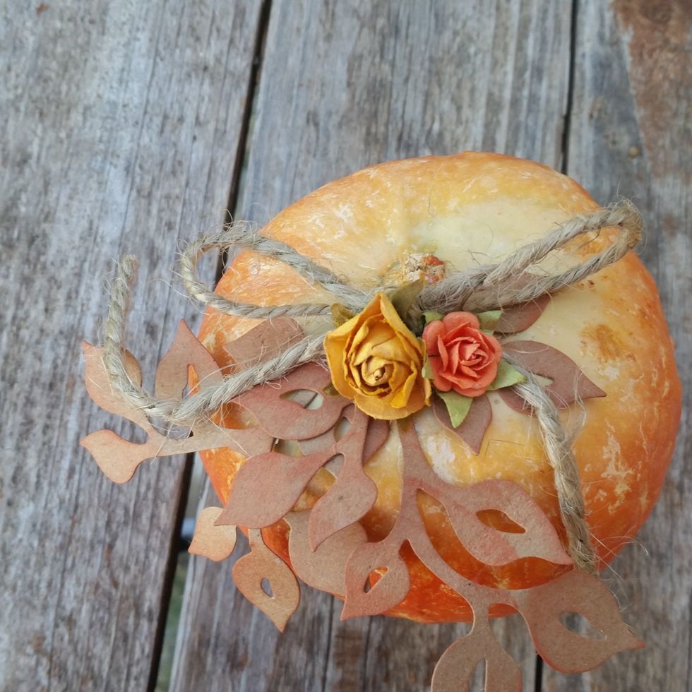 I just used a light spray on Candy Corn mist on the ivy, only used 2 flowers, and no raffia.