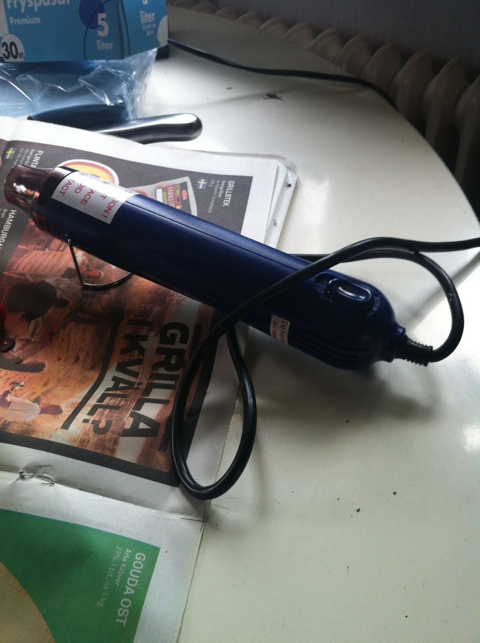 I know I write "hair dryer" in the supplie list. But this thing is better. Hair dryer works but it's taking more time. I think it's called a embossing "thingie" haha :)