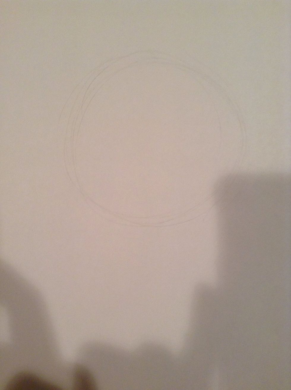 I know it's hard to see, but lightly sketch a round circle