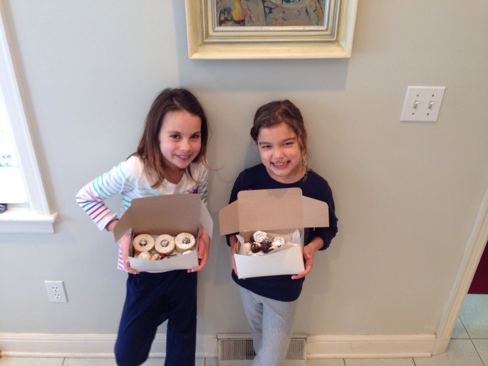 I know that the skills shown by Hadley & Hildegard are those of seasoned pros, but they are, in fact , teenagers. So I pay them in cookies. If you see their fathers/ lawyers, keep it to yourself.