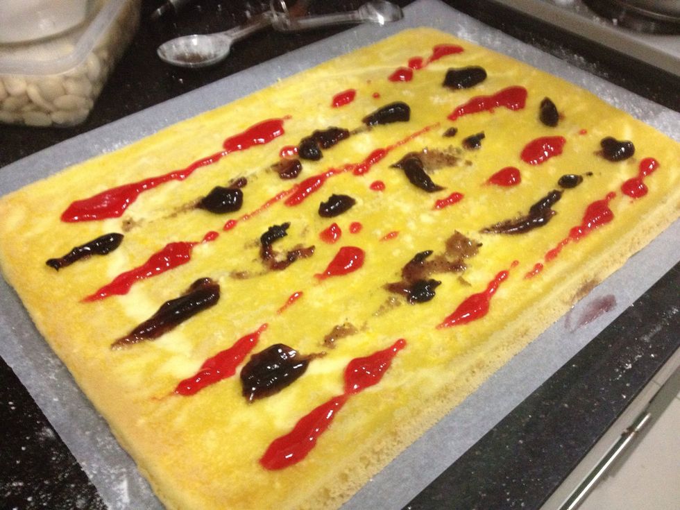 I laid out alternate jams on my cake.
