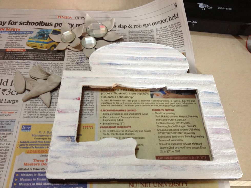 I left it overnight to dry. But you can just wait a few hours till its hard and dry. Now will assemble the flowers and leaves on the frame.