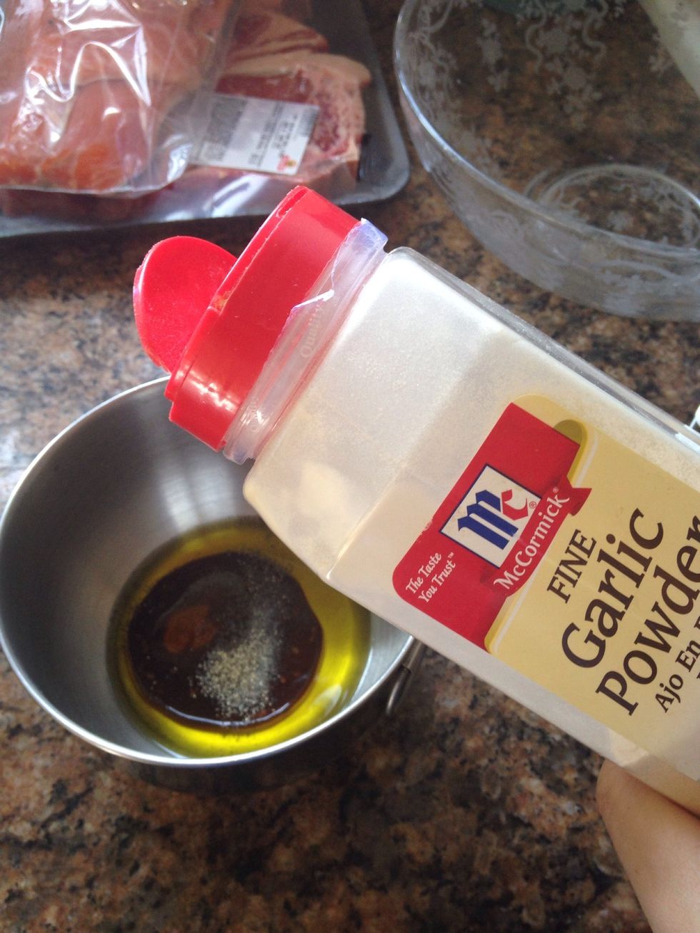 I like a lot if garlic flavor so I did about 4 shakes of it.