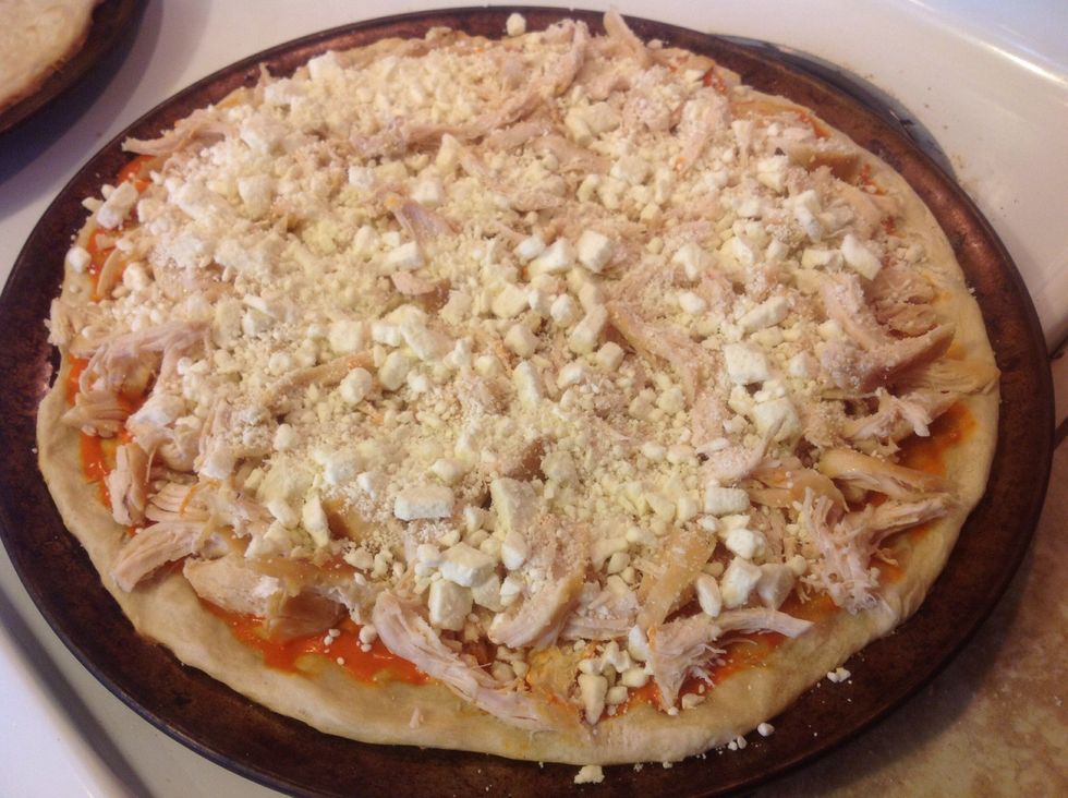 I like the toppings to go clear to the edge.