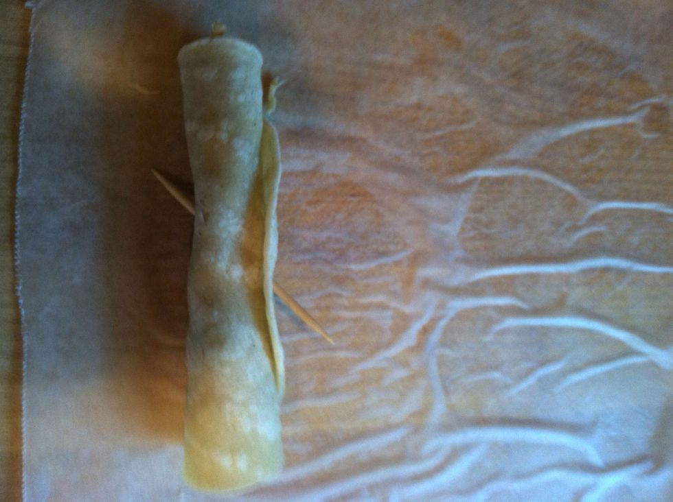 I like to add a toothpick, so the filling doesn't come out while frying.