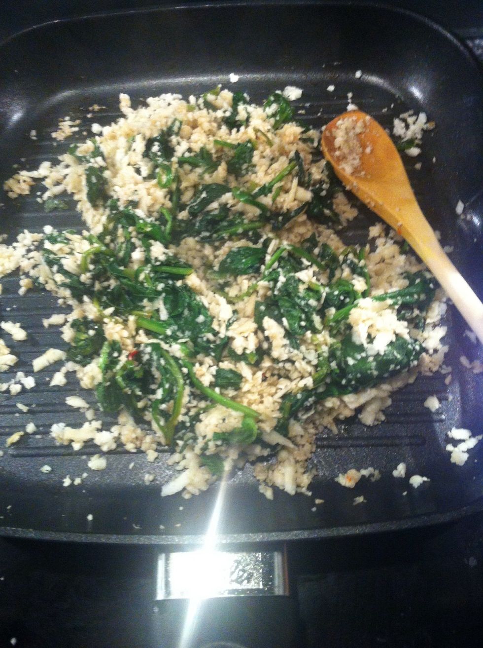 ...I like to add mine to dry-fried spinach and serve with grilled chicken :-)