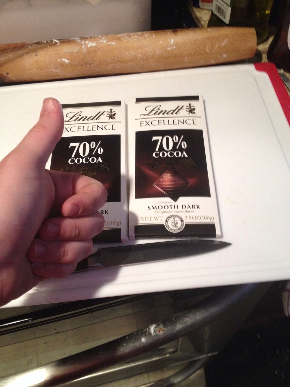 I like to use 70% chocolate as I like to have a slight bitter taste as the pastry and the whipped cream will sweeten the tart but feel free to use 60% everyone has a different taste