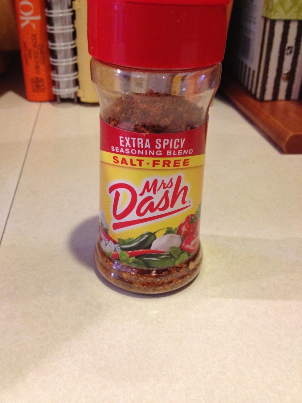 I like using extra spicy salt-free seasoning but you can use your favorite seasoning to spice up your turkey wings.