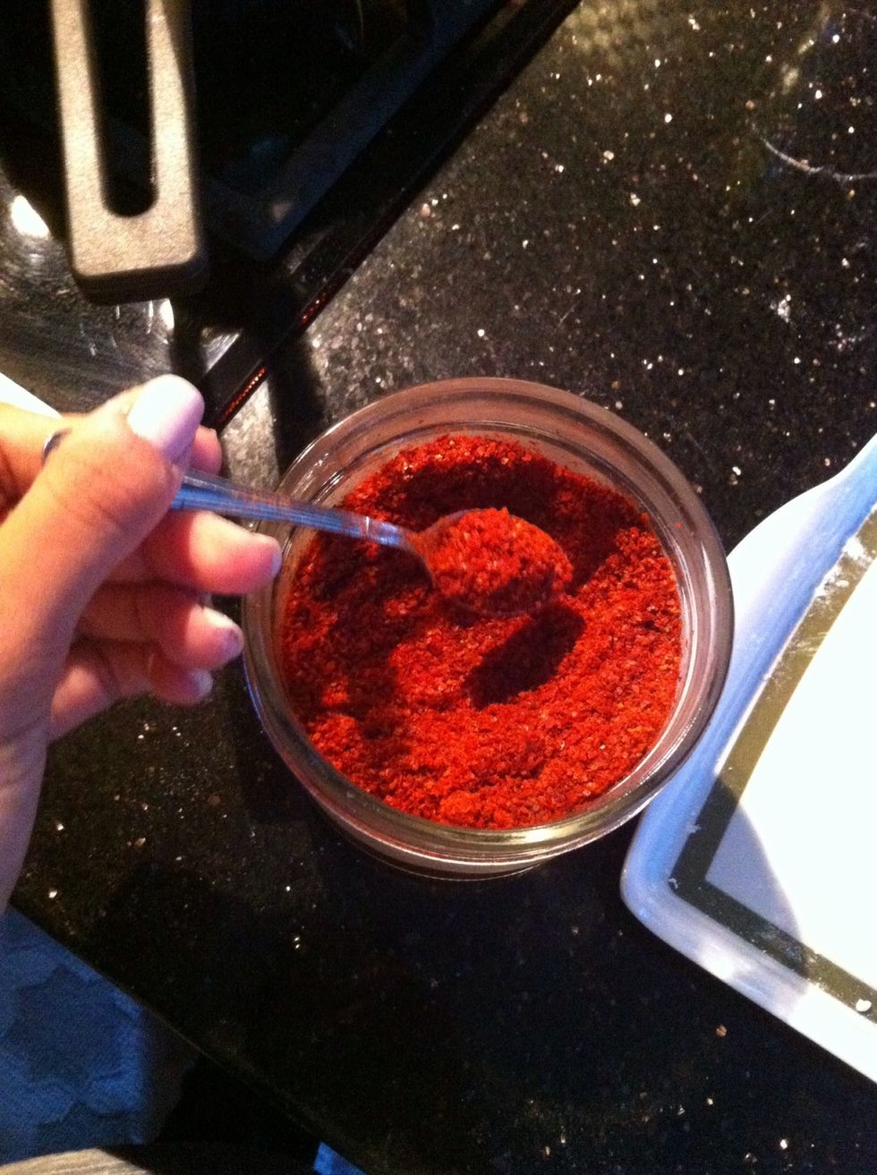 I love eating spicy food, so if you want you can add some red pepper into the oil.\ud83d\udd25