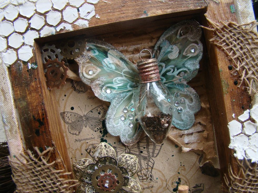I love how the butterfly came together, if you notice I also used my honeycomb stencil and modeling paste on the of frame. And the embossing powders on the lid gave it that little rust appeal.