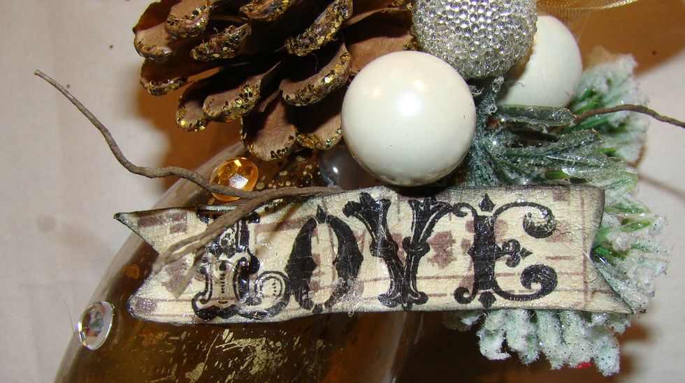 I love how the crackle looks on the banner.