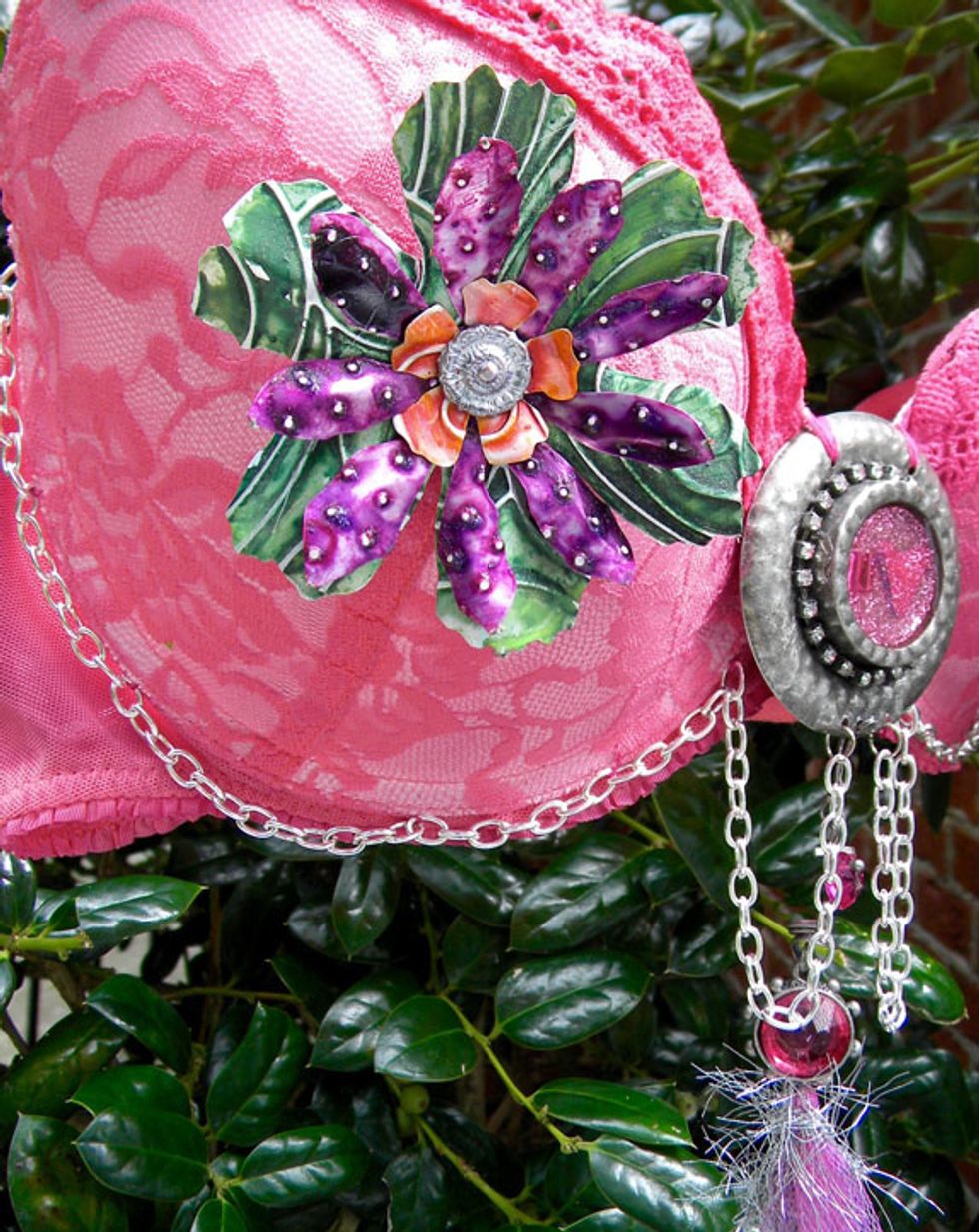 I love how vibrant the Art Anthology paint and spray colors came out on the aluminum.