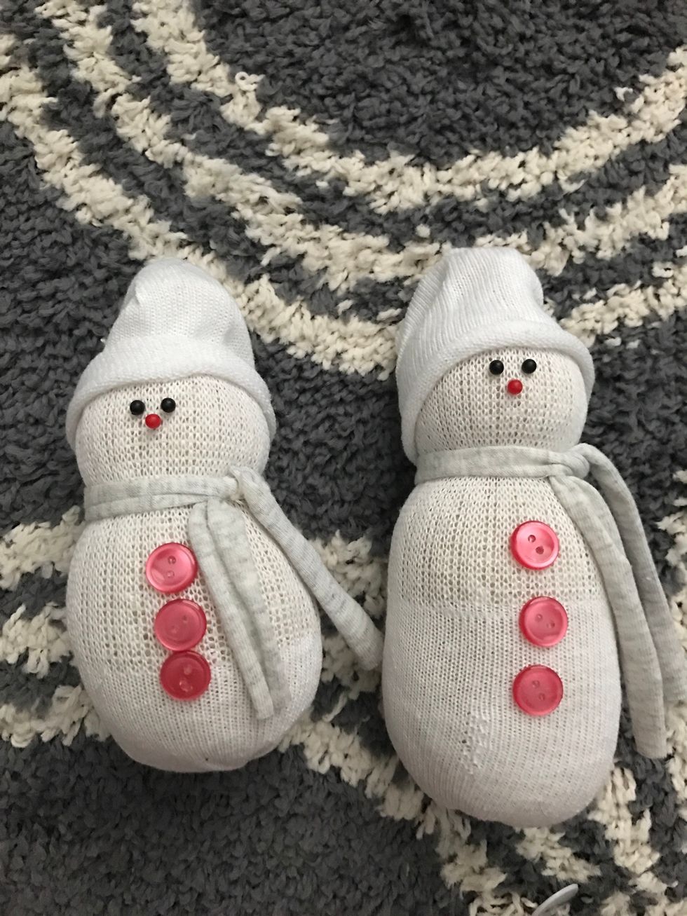I'm going to teach you how to make these last minute xmas decorations! These are my original design so if you are going to make a guide like this included me in the comments! \u26c4\ufe0f