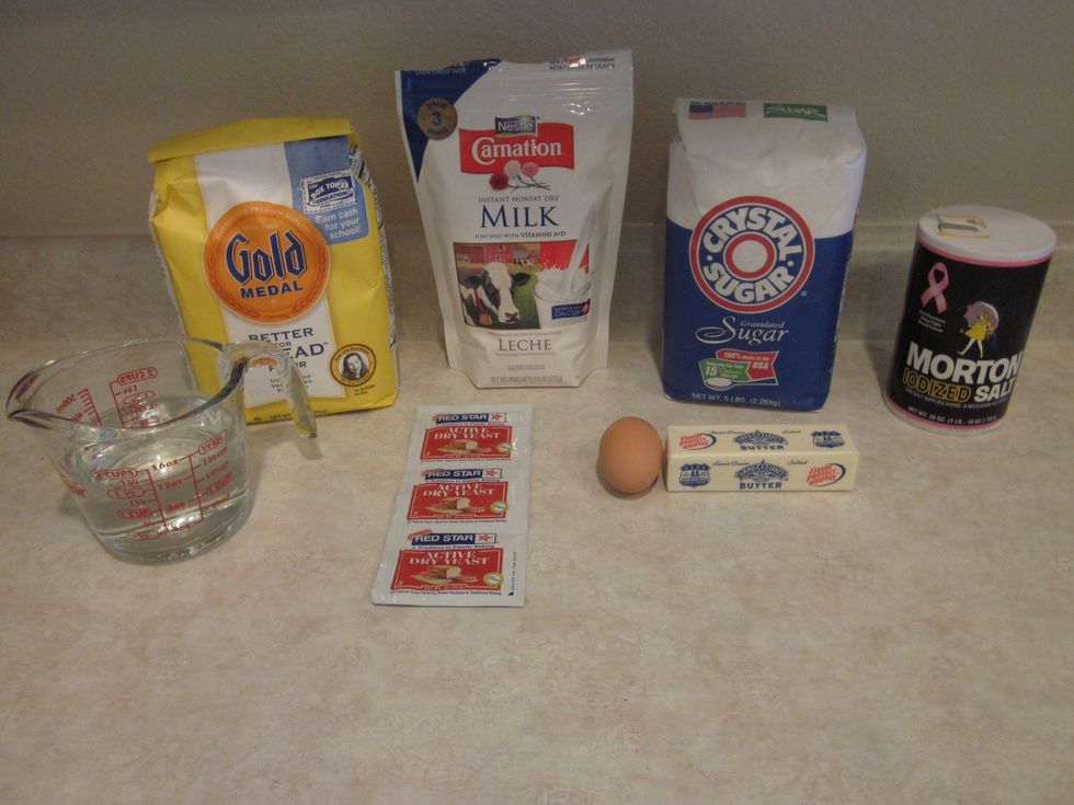 I'm sure you have all this stuff in your cupboard already.... With the exception of the egg. Don't put eggs in the cupboard, I'll put a sad face to stress this :(