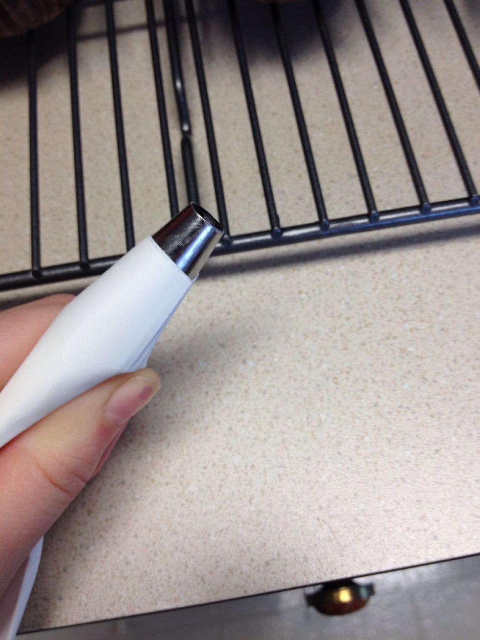 I'm using a medium sized circular tip