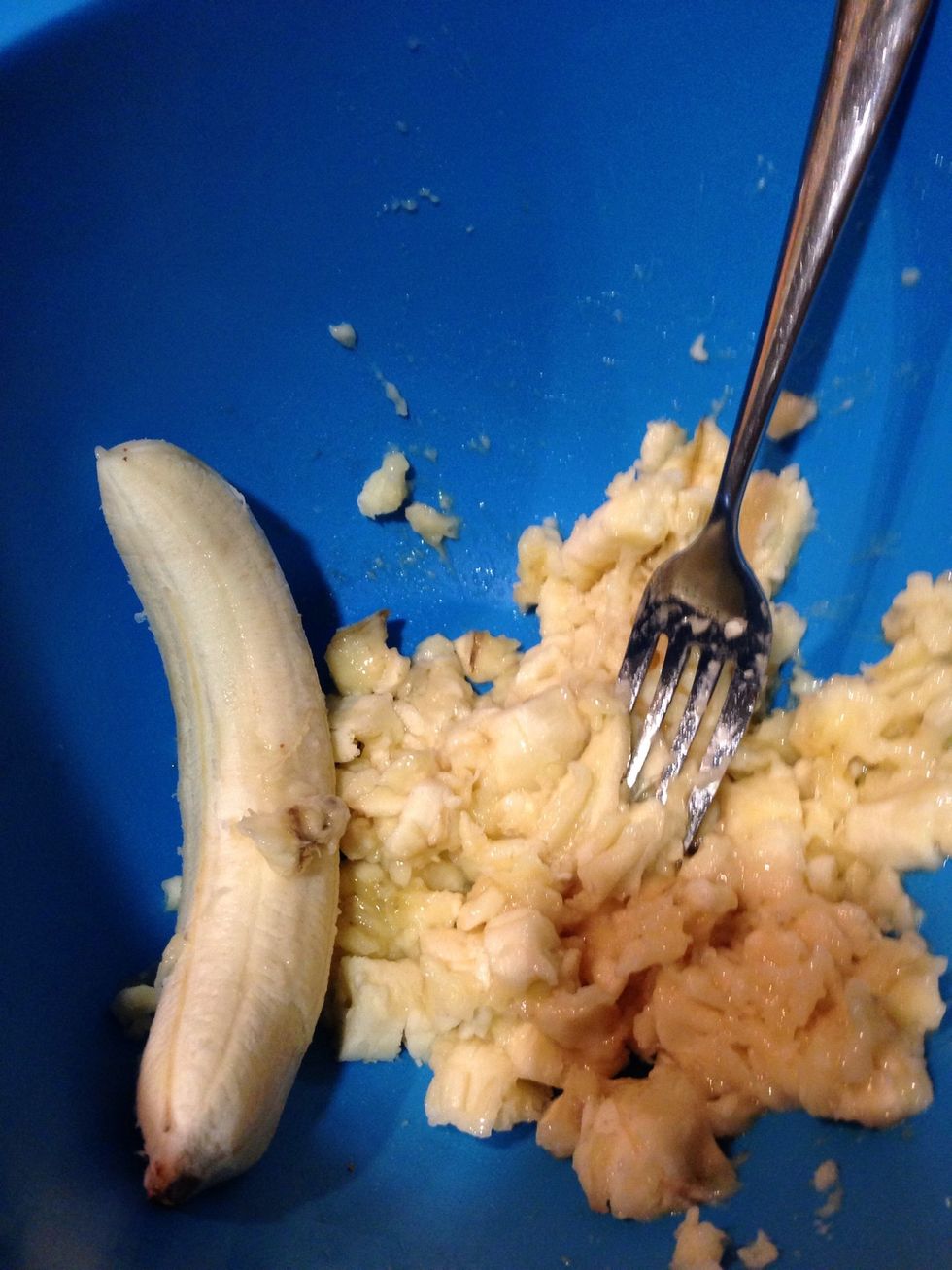 I'm using fork to smash my banana. Make sure the banana reduce to mush.