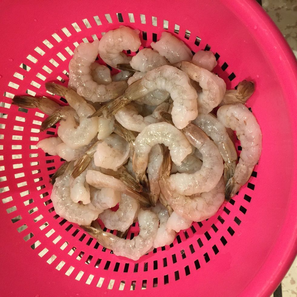 I'm using frozen shrimp that I thawed out, rinsed and drained.