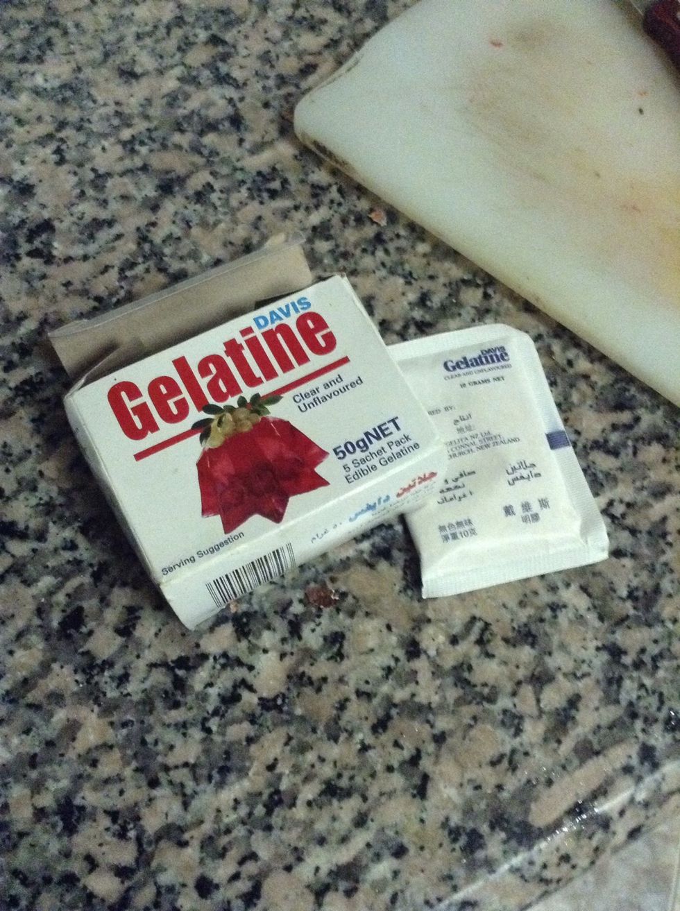 I'm using half sachet of gelatin, unflavored to give it a jelly shape