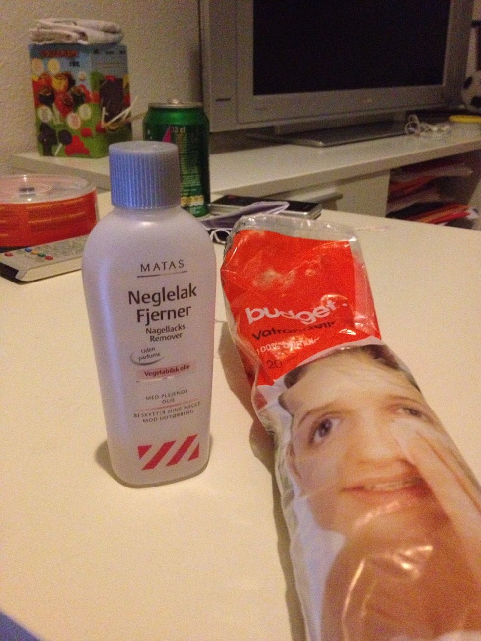 I'm using my matas nailpolish remover and my budget bomulds!