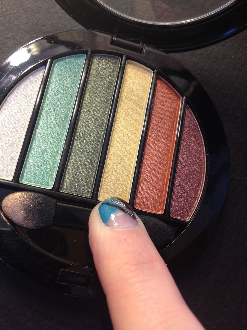 I'm using this yellow on my lid next, you can choose any color you want really but I like the damaged look